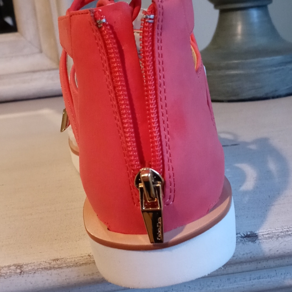 Calvin Klein New Coral Sandals. - Picture 3 of 4